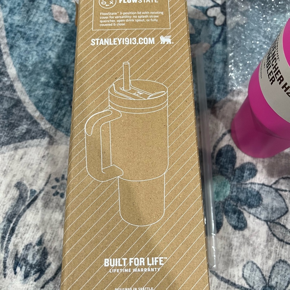 Stanley (Barbie Pink) Quencher H2.0 flowstate 40oz Tumbler with Handle NWT - Picture 6 of 6